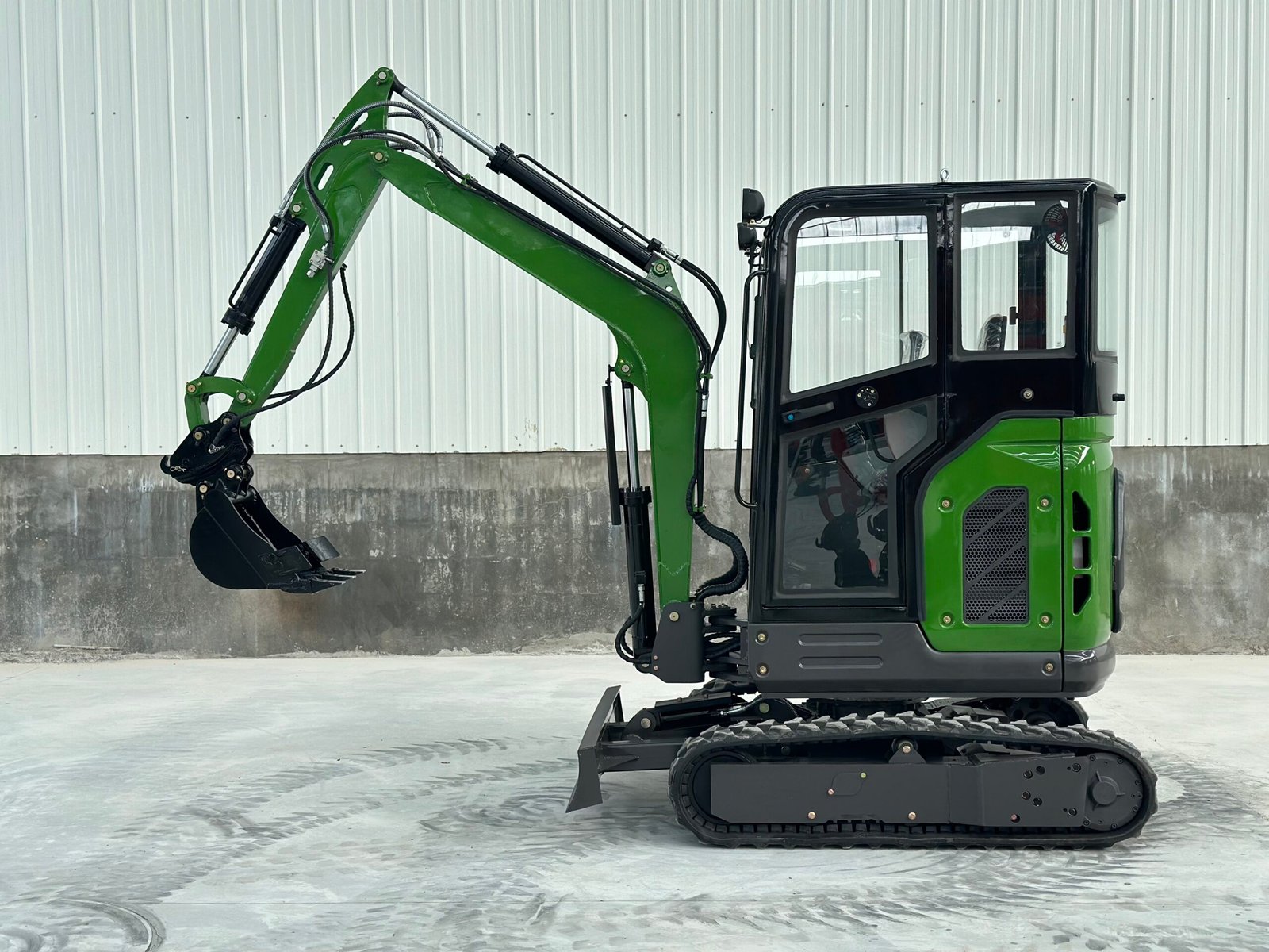 2 Ton Narrow Mini Excavator-Certeg CT20N - Image 2