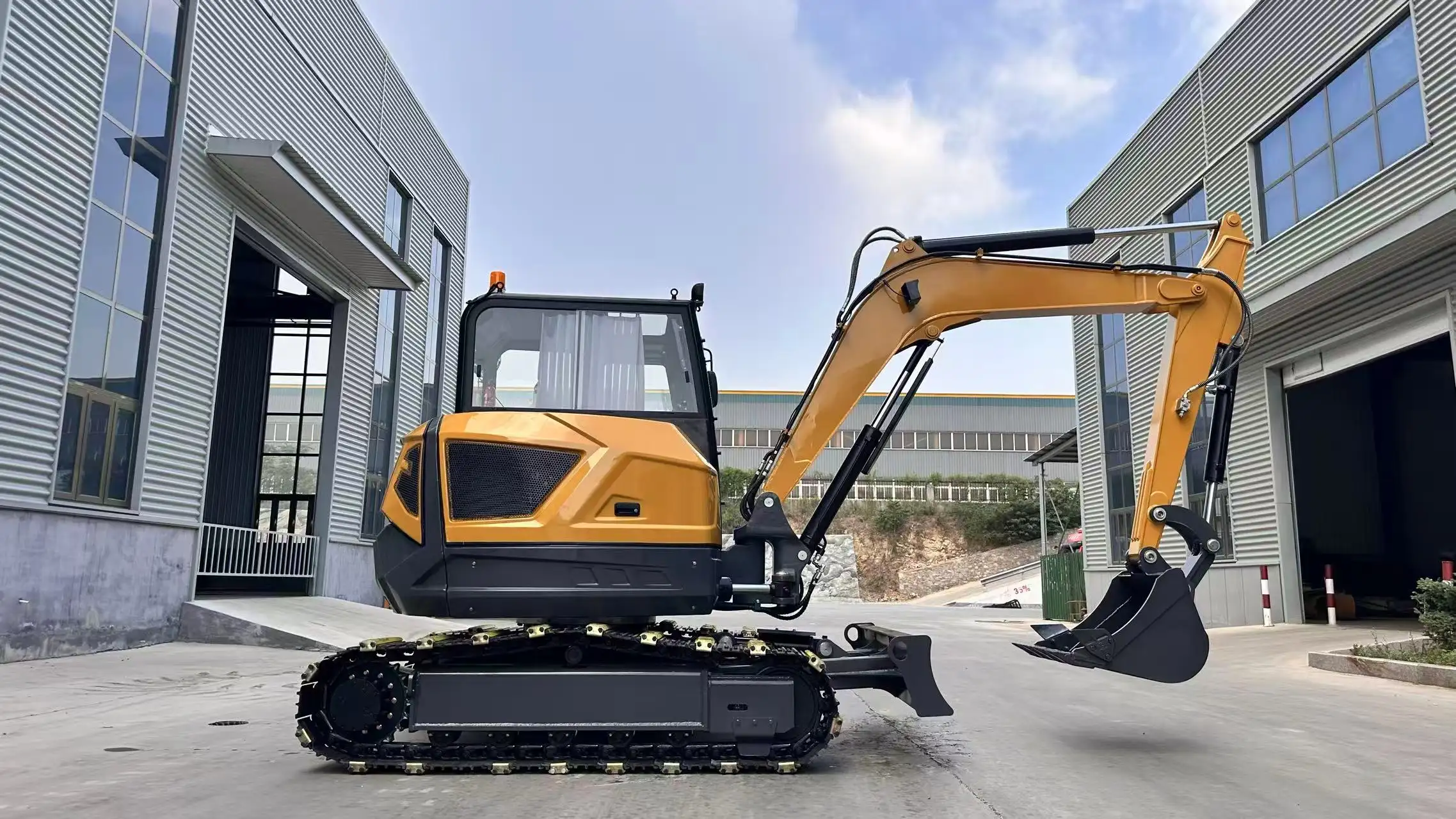 6.5 Ton Compact Excavator for Earthmoving-Certeg CT65 - Image 3