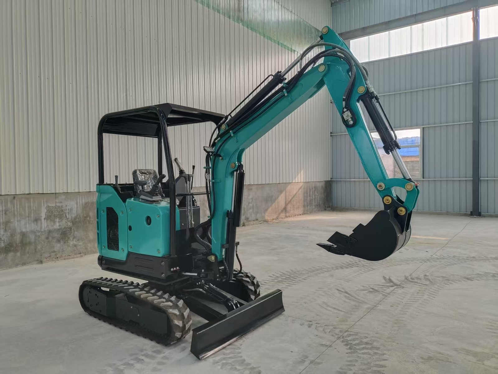 2.5 Ton Narrow Track Excavator-Certeg CT25N - Image 2